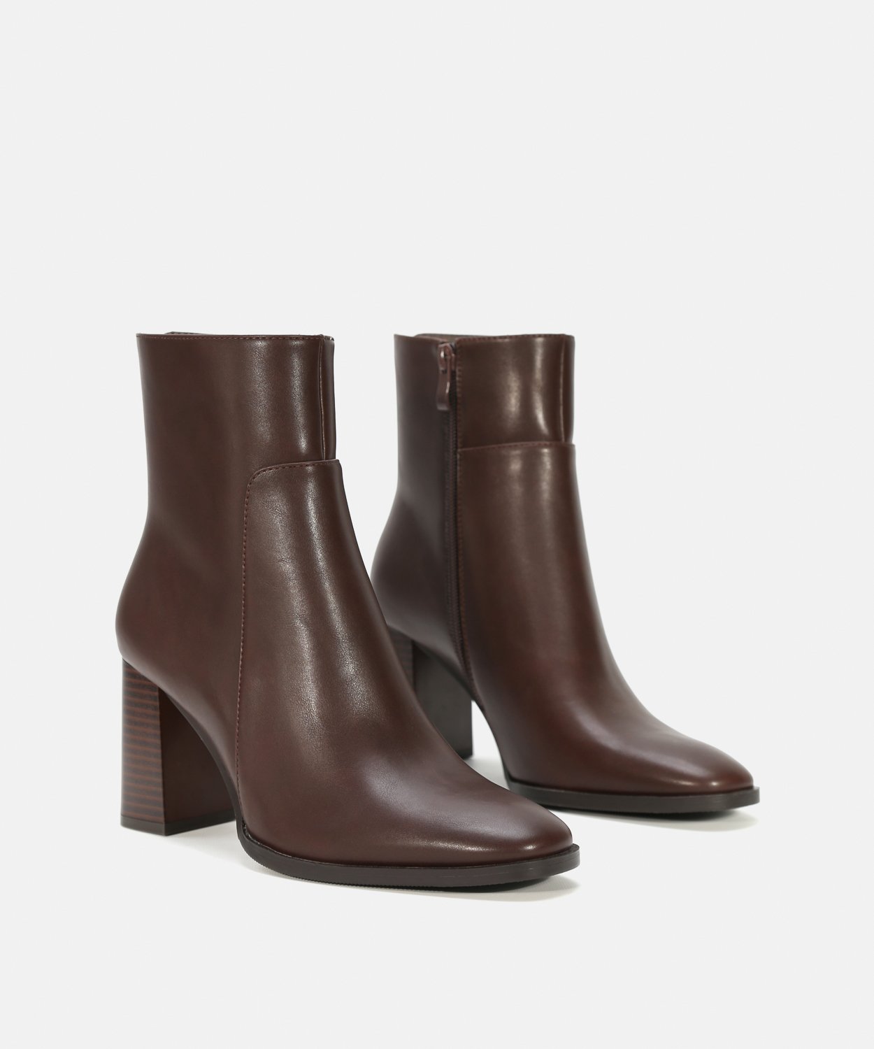 Botines b&aacute;sicos tac&oacute;n madera